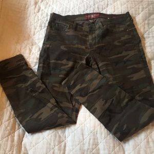 Camo skinny jeans